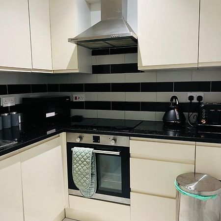 לונדון "Spacious Family, Friendly" 1 Bedroom In Kings Cross, St Pancras!!!118A מראה חיצוני תמונה