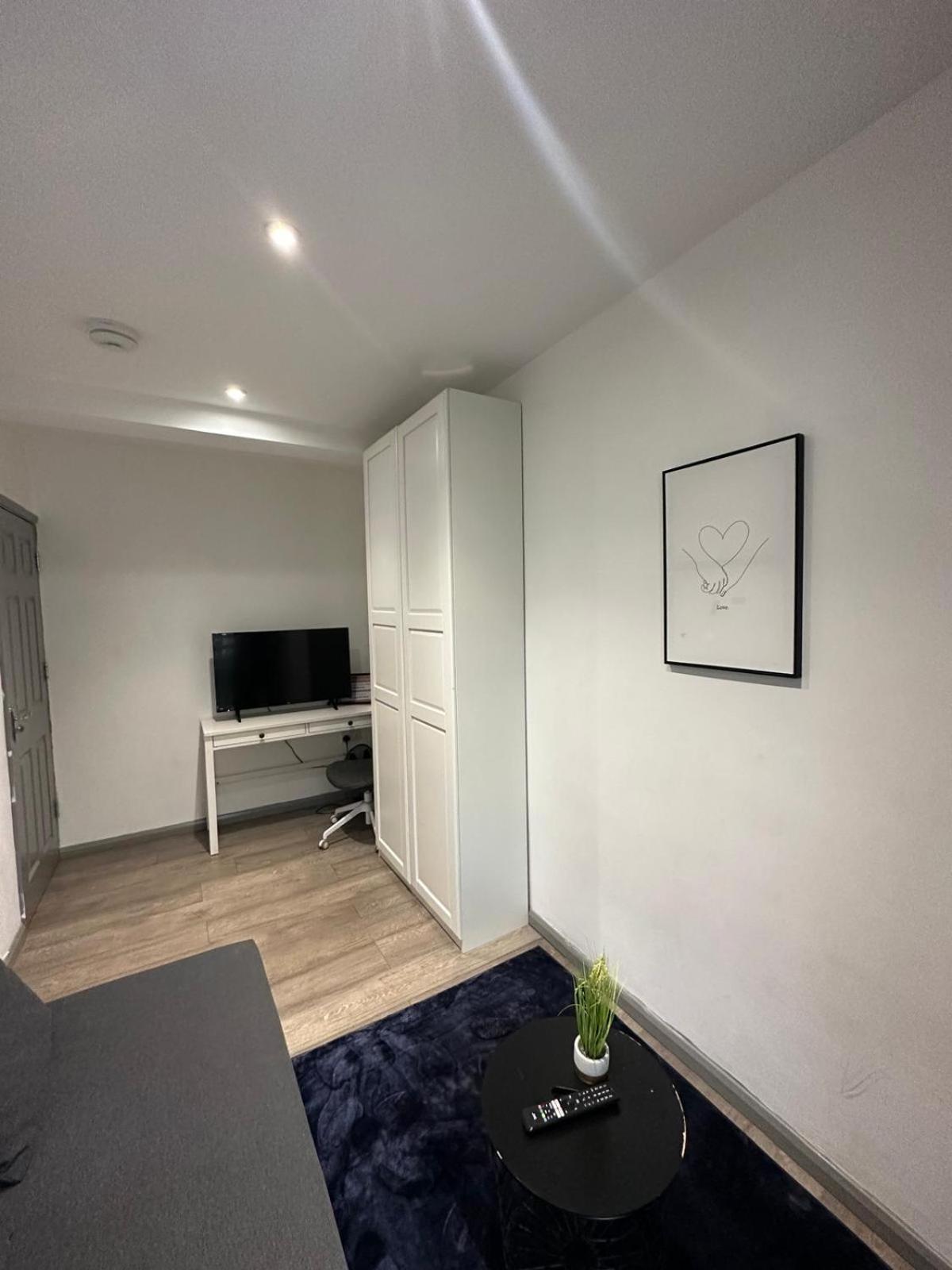 לונדון "Spacious Family, Friendly" 1 Bedroom In Kings Cross, St Pancras!!!118A מראה חיצוני תמונה